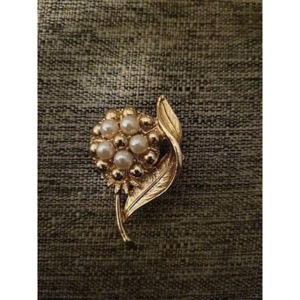Vtg Faux Pearl And Goldtone Flower Brooch Taiwan Floral Round 2"